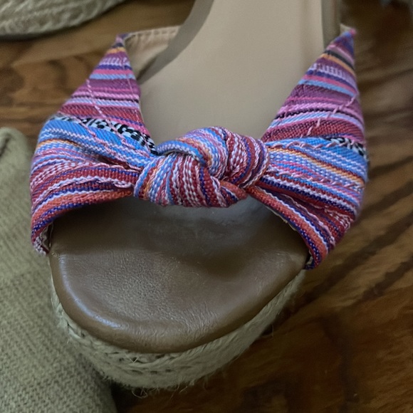 Pink black multi color design straw raffia summer wedge sandals 7.5 NWT so fun - Picture 2 of 6